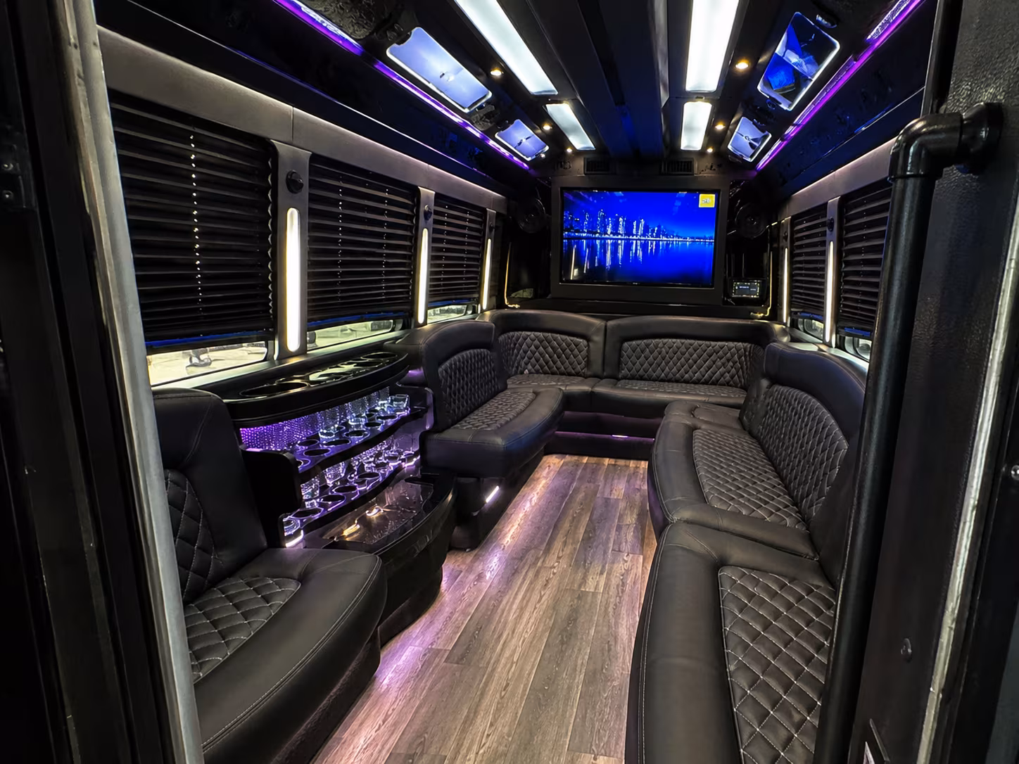 bus rentals for trade shows and large scale corporate events near new haven