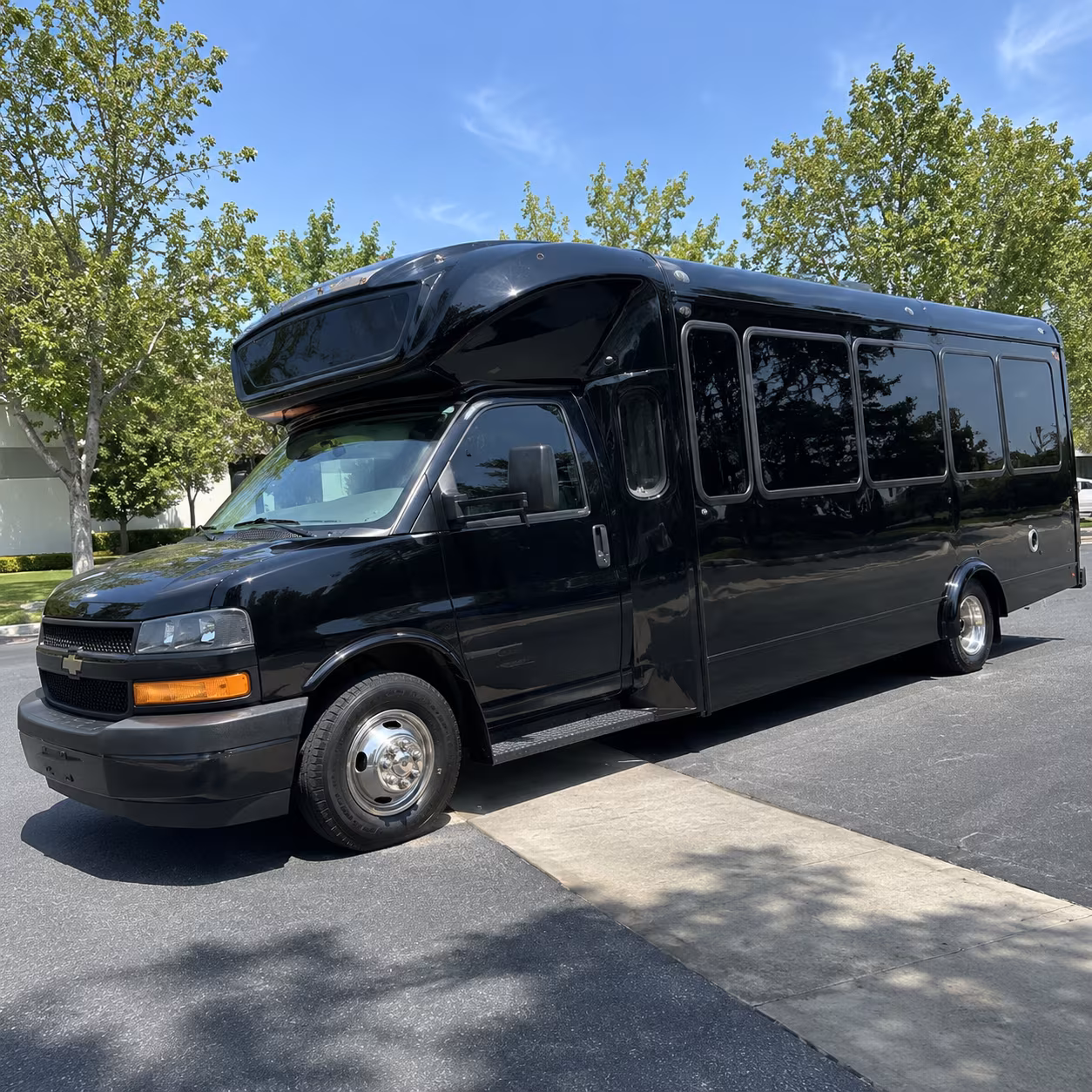 new haven 15 passenger party bus